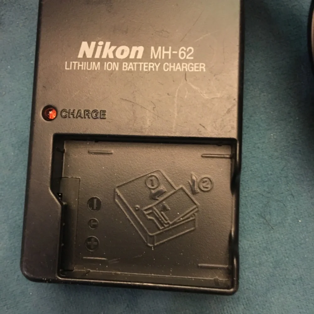 Nikon MH-62 charger